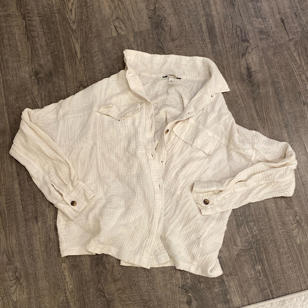 Women’s Supplies Bottom Up Shirt Size M
